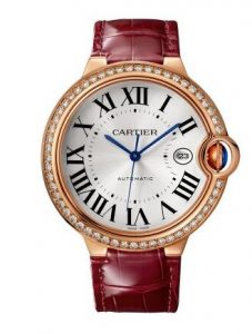 With the decoration of dazzling diamonds, this replica Cartier looks more precious and luxurious.