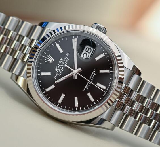 The classic appearance has been favored by many watch lovers for many years.